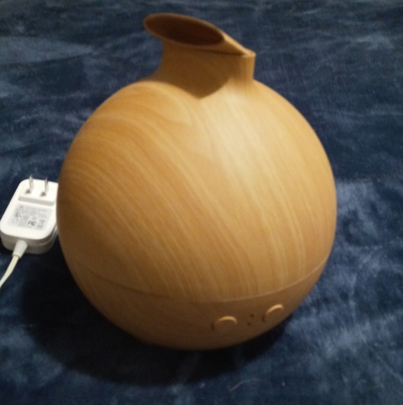Essential Oil Diffuser - Picture 2 of 3